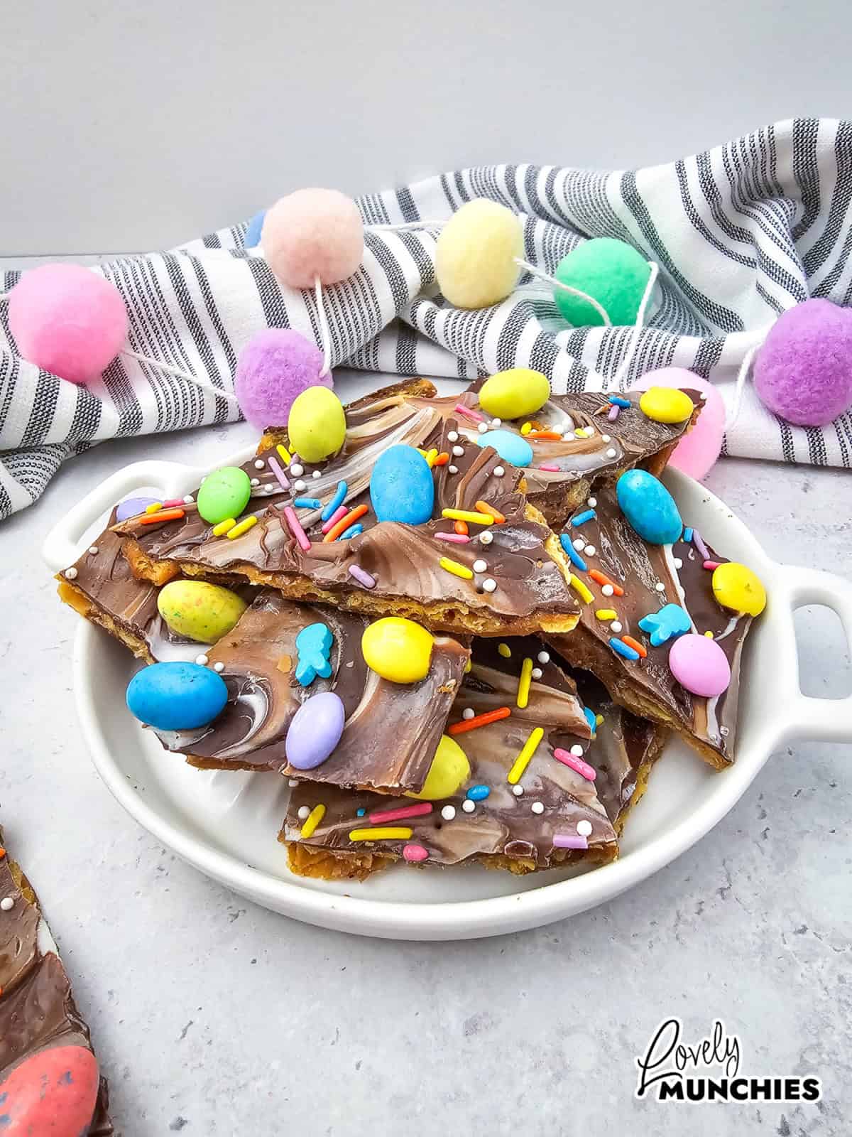 Easter Cracker Bark (3)