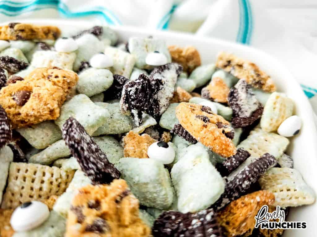 Cookie Monster Puppy Chow (1)